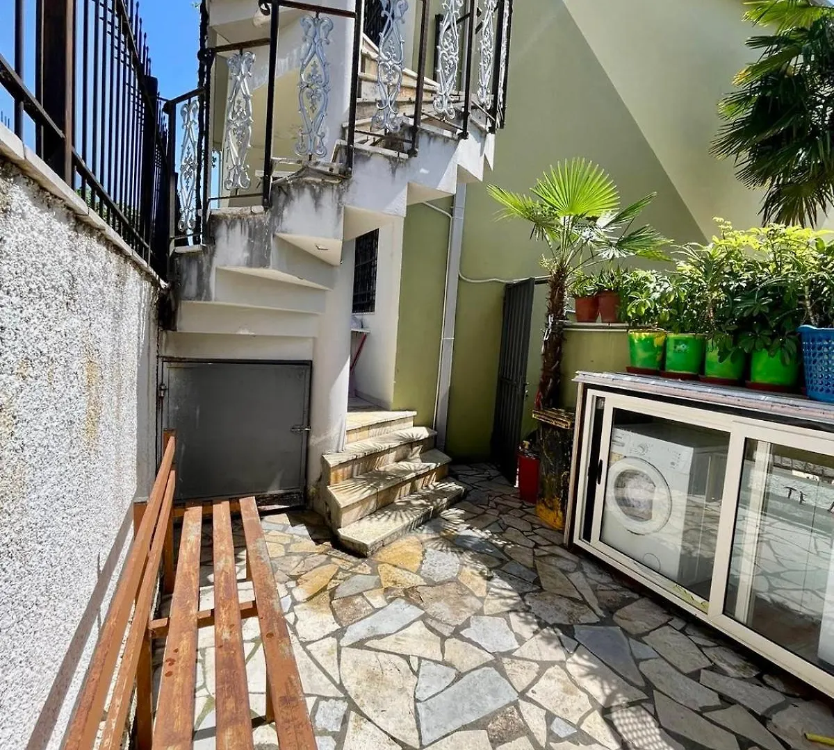Xhou'S Home Shkoder Hostel